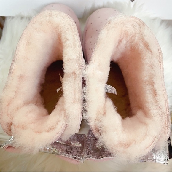 UGG big kid size 4 pink star and bow bootie - Picture 4 of 11